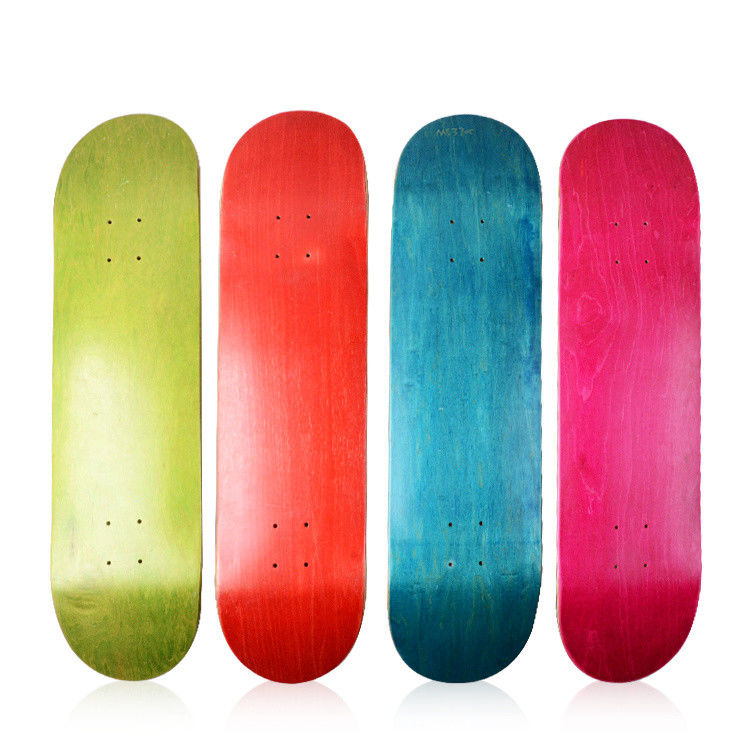 2024 usine en gros Double Kick 7 Ply Planche à roulettes en bois d'érable 8,5 pouces